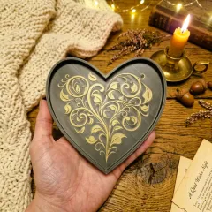 Heart_catchall_tray_in_hand